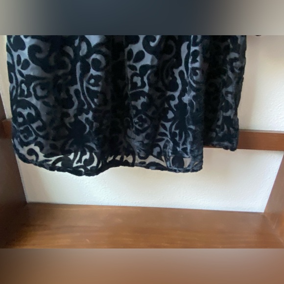 NWT Urban Outfitters Ecote Velvet Off-The-
Shoulder Mini Dress in Black (Size:S) - Picture 7 of 11